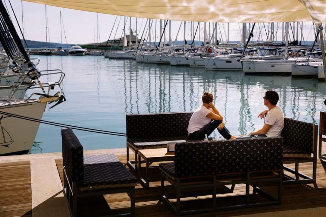 Modern Apartment Near Split & Trogir Kastela Ngoại thất bức ảnh