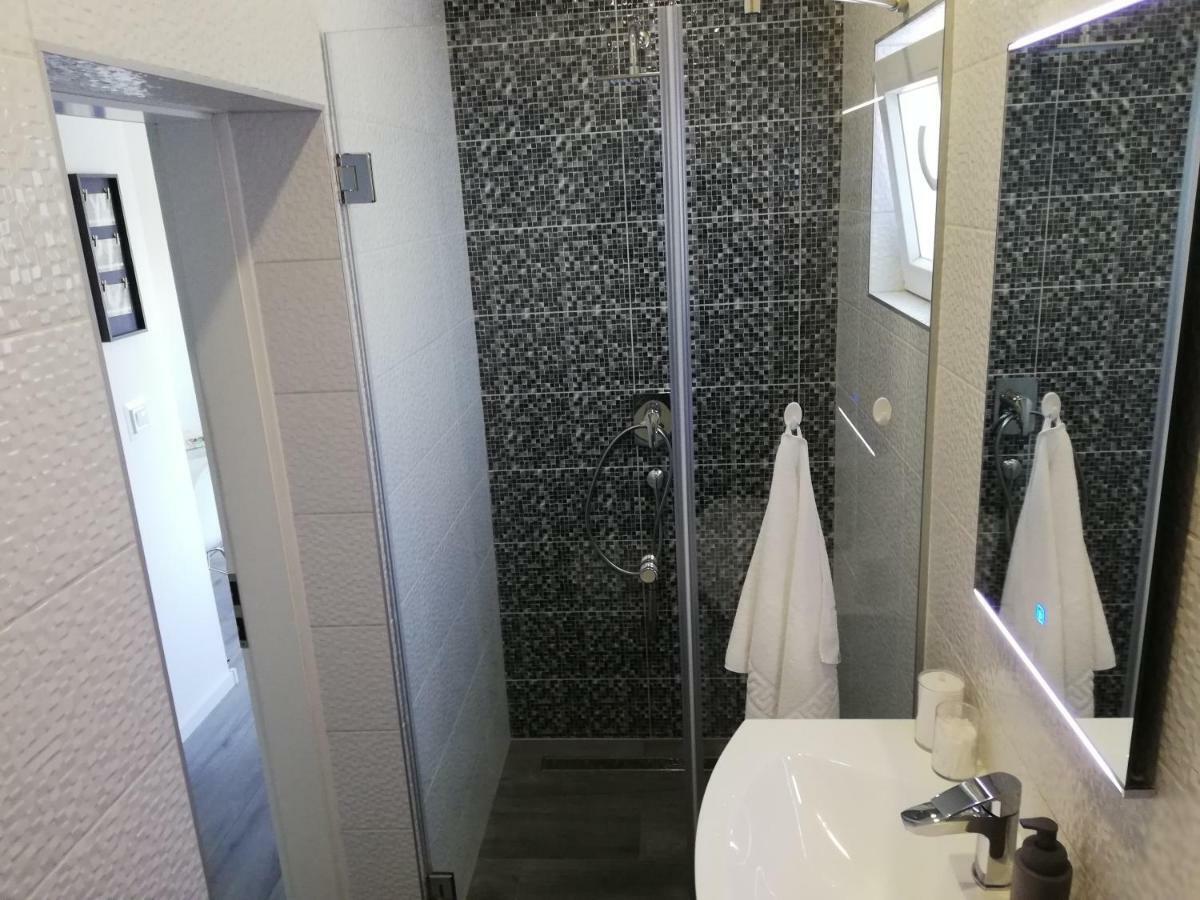 Modern Apartment Near Split & Trogir Kastela Ngoại thất bức ảnh